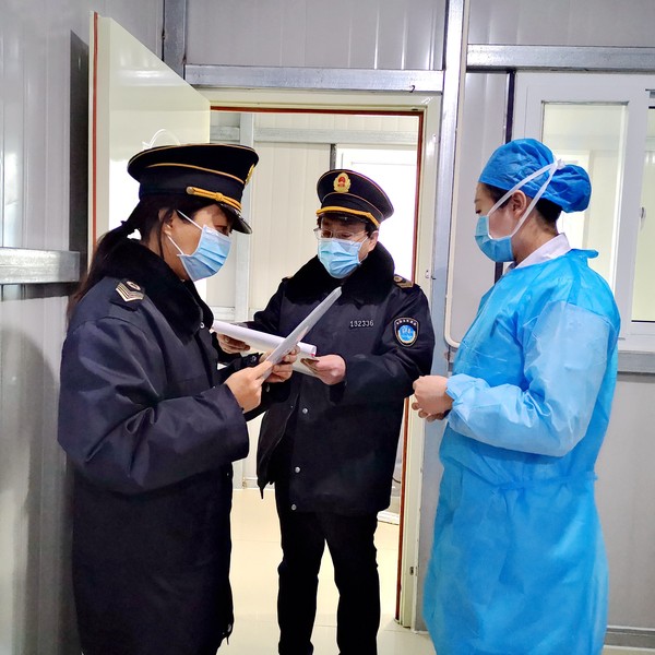 冲在防控疫情一线的带头人1.jpg