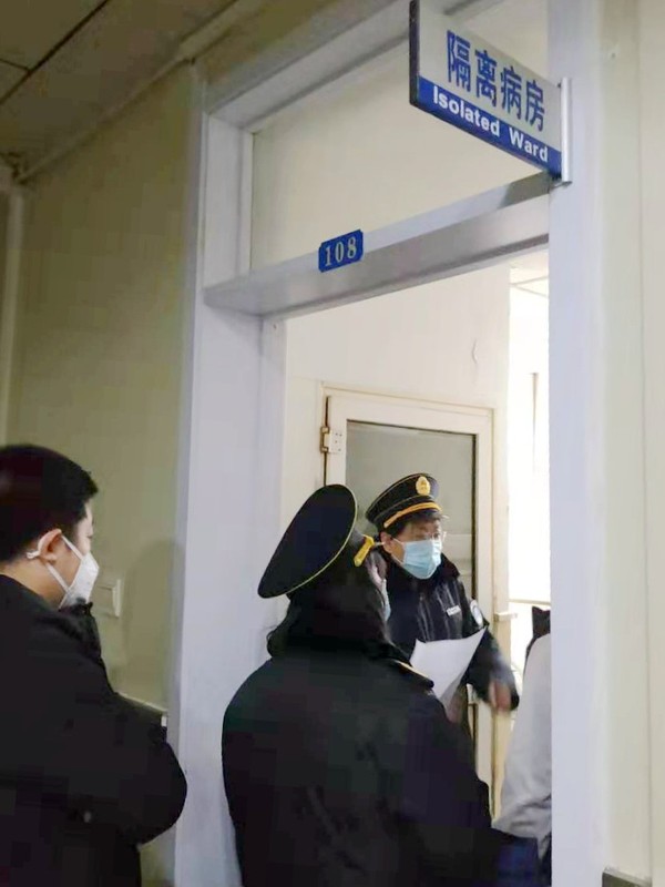 冲在防控疫情一线的带头人2.jpg
